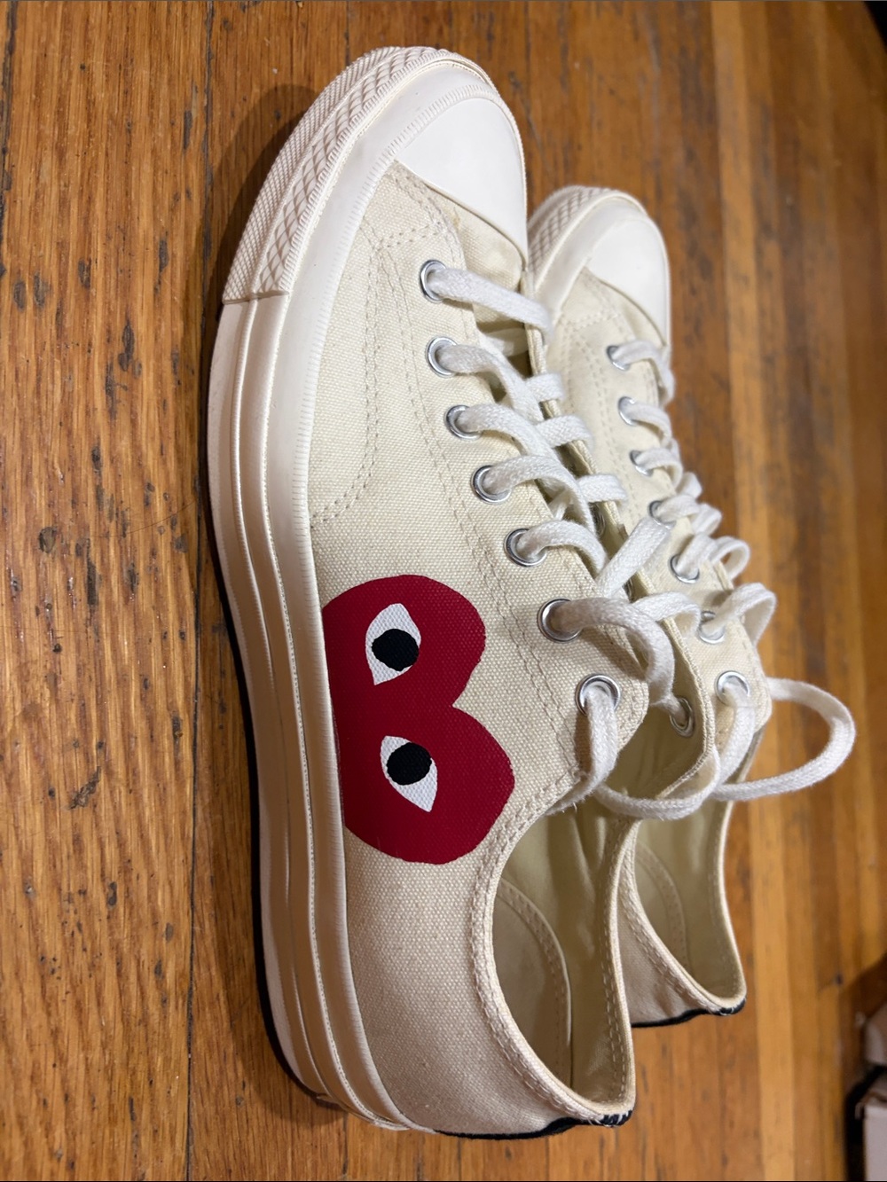 Converse PLAY Comme des Garcons Low-Top Sneakers in Cream with Red Heart